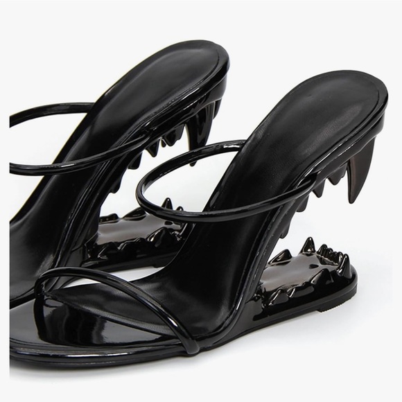 Open toe high heel tiger teeth sandal size 10 - Picture 10 of 11